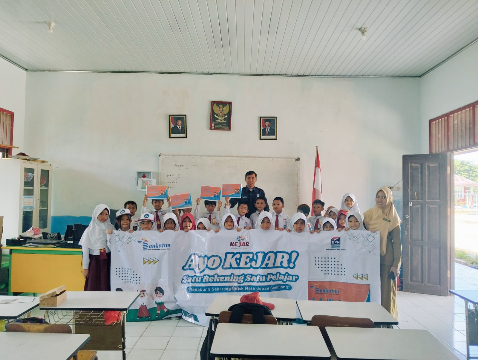 Tingkatkan Literasi Keuangan Sejak Dini, PT BPR Kutim Gelar Sosialisasi "Ayo KEJAR" di SDN 008 Muara Wahau
